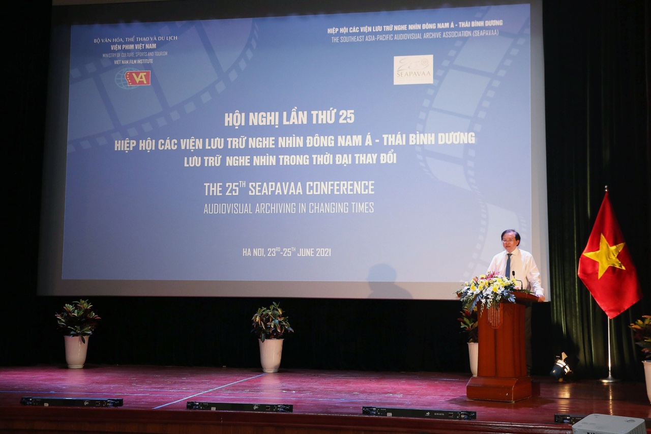 Thứ trưởng Bộ Văn hóa, Thể thao và Du lịch Tạ Quang Đông phát biểu tại Hội nghị